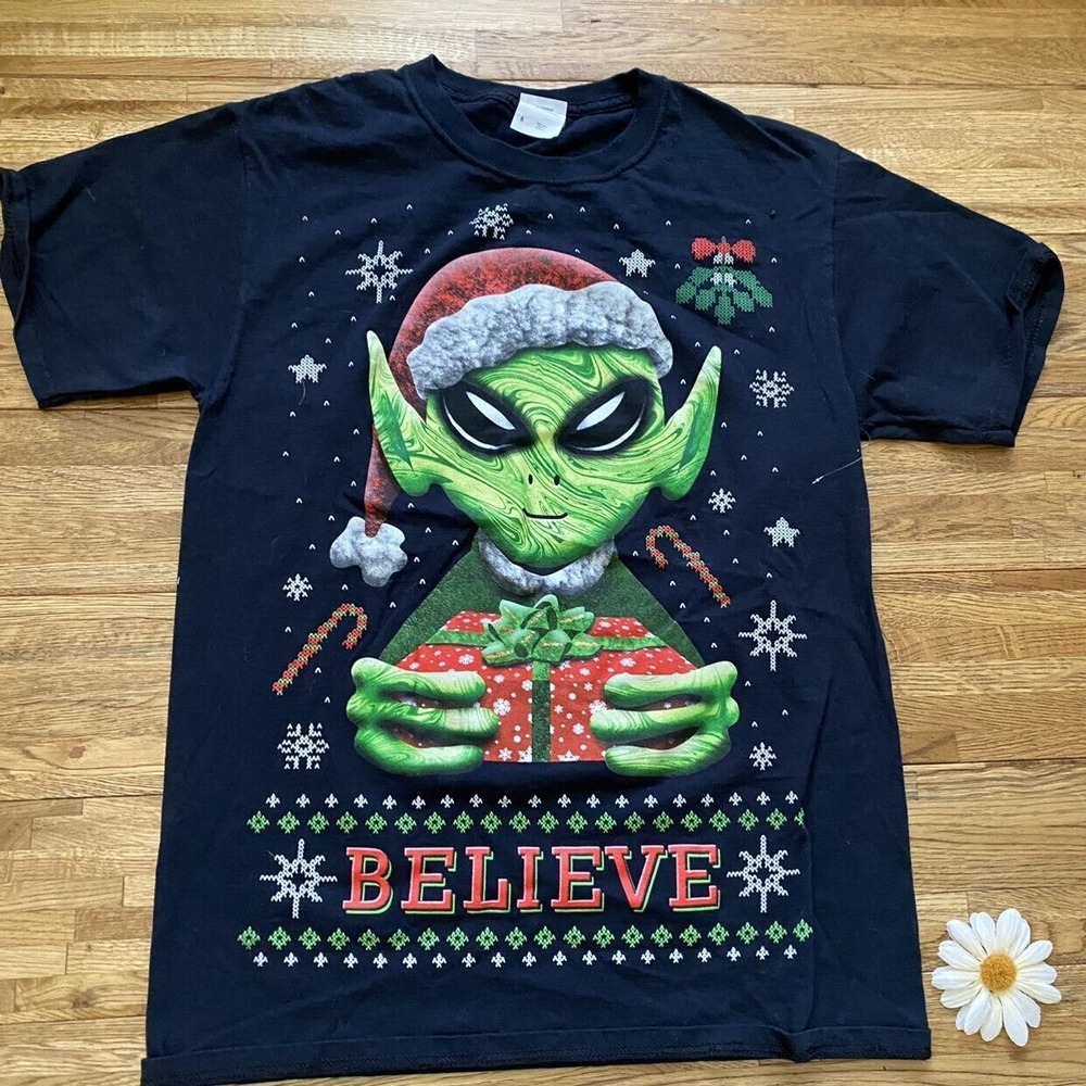 Christmas Alien UFO Believe Fruit of the‎ Loom Graphic Size Small